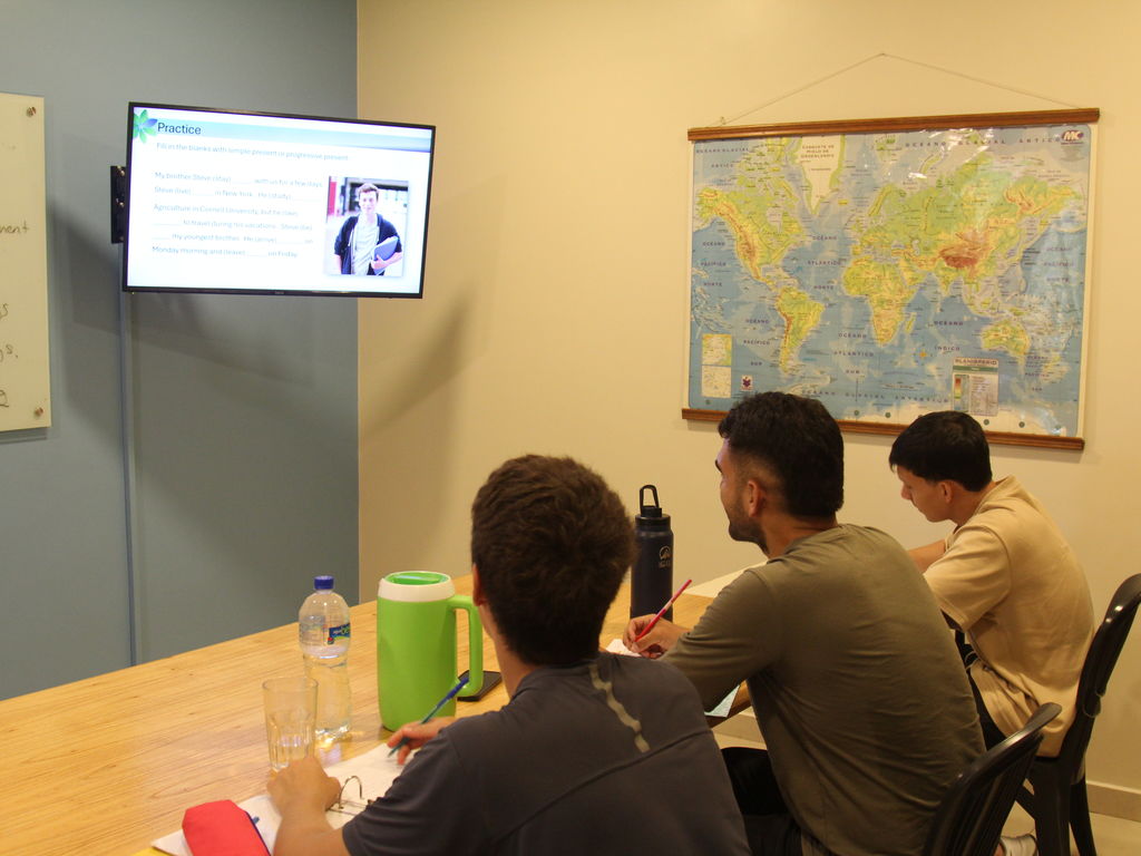 join or create an english group class for adults